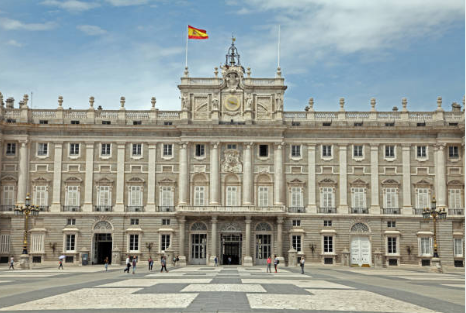 Explora la grandeza del Palacio Real: Tesoro histórico en el corazón de Madrid